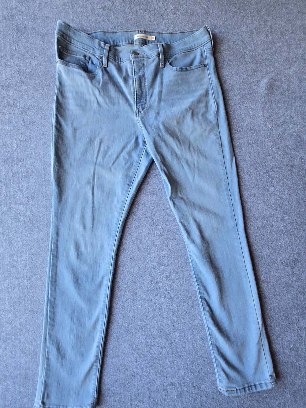 Levi's 311 Women's Shaping Skinny Jeans Light Wash Stretch Size 33 / 35"x30"